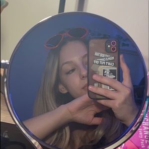 meet your posher!! lauren <3